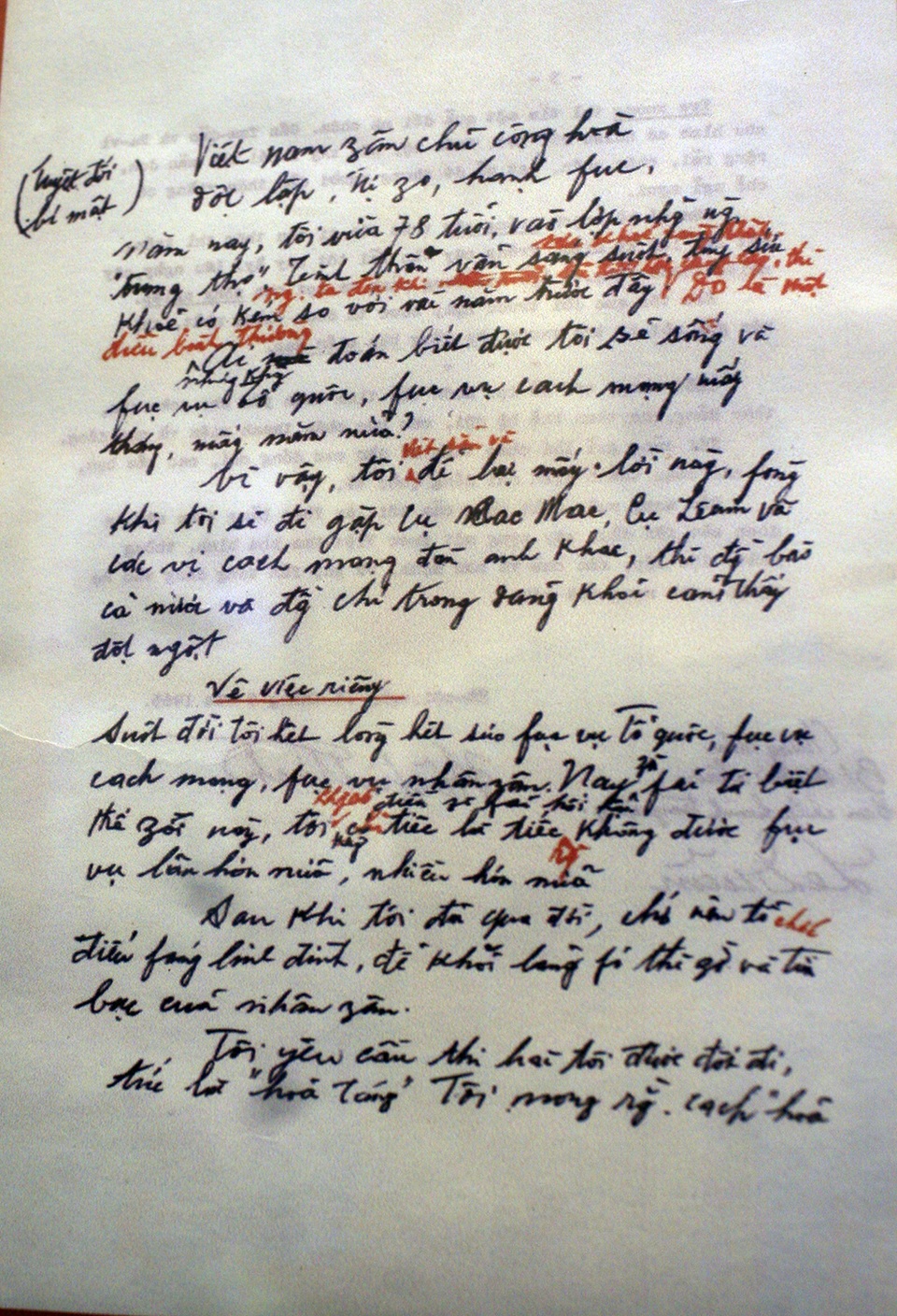 Những kỷ vật đặc biệt gắn bó với cuộc đời cách mạng của Bác Hồ - 11
Bản Di chúc viết tay của Bác Hồ.