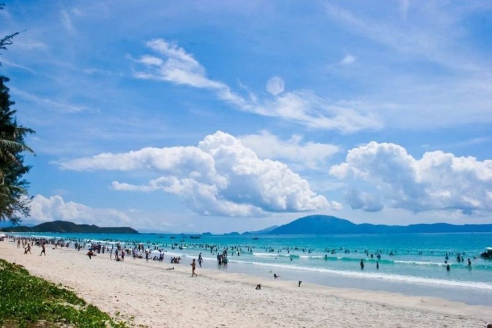 5 bãi biển vắng vẻ gần Hà Nội, thoải mái đi về trong 2 ngày cuối tuần - 1 Người ta ưa cái hoang sơ, thuần khiết và lãng mạn đúng chất của biển Trà Cổ.