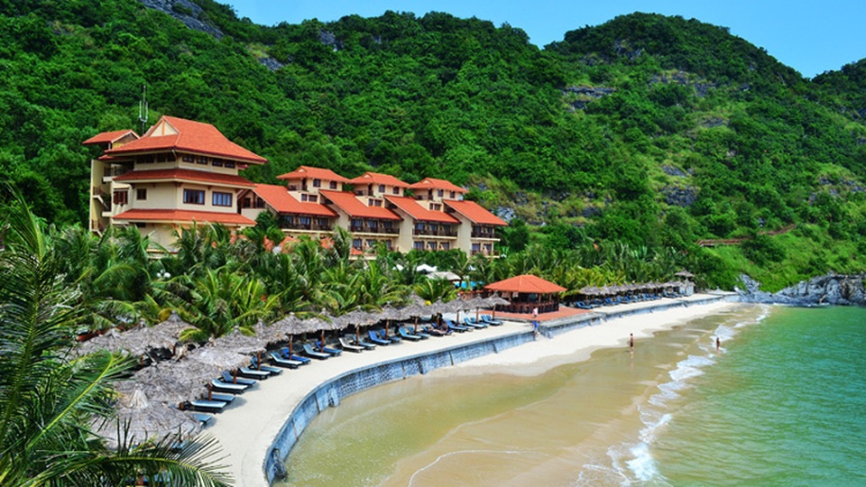 5 bãi biển vắng vẻ gần Hà Nội, thoải mái đi về trong 2 ngày cuối tuần - 4 Rừng, biển, núi, đồi, thung lũng, bãi cát, hang động... xen kẽ, tạo nên nhiều cảnh đẹp kỳ thú.