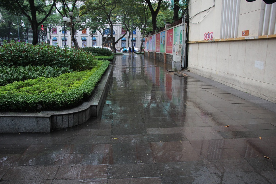 Ông Hải thu hồi bãi xe “chui” 2 năm sát UBND quận 1 - 6 Bãi xe bên hông UBND quận 1 chiều nay 14/8 đã thông thoáng