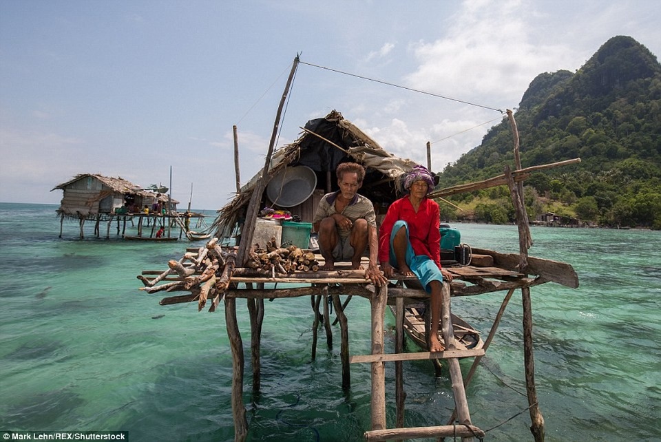 Bộ tộc “người cá” và cuộc sống lênh đênh không quốc tịch - 1 Cuộc sống người Bajau Laut lênh đênh vùng sông nước và không có quốc tịch