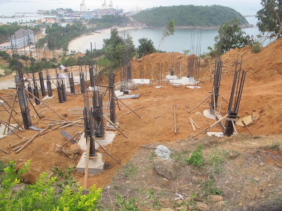 Phó Thủ tướng yêu cầu xem xét thực sự khoa học về quy hoạch Sơn Trà - 1 Một góc bán đảo Sơn Trà bị cày xới để làm du lịch