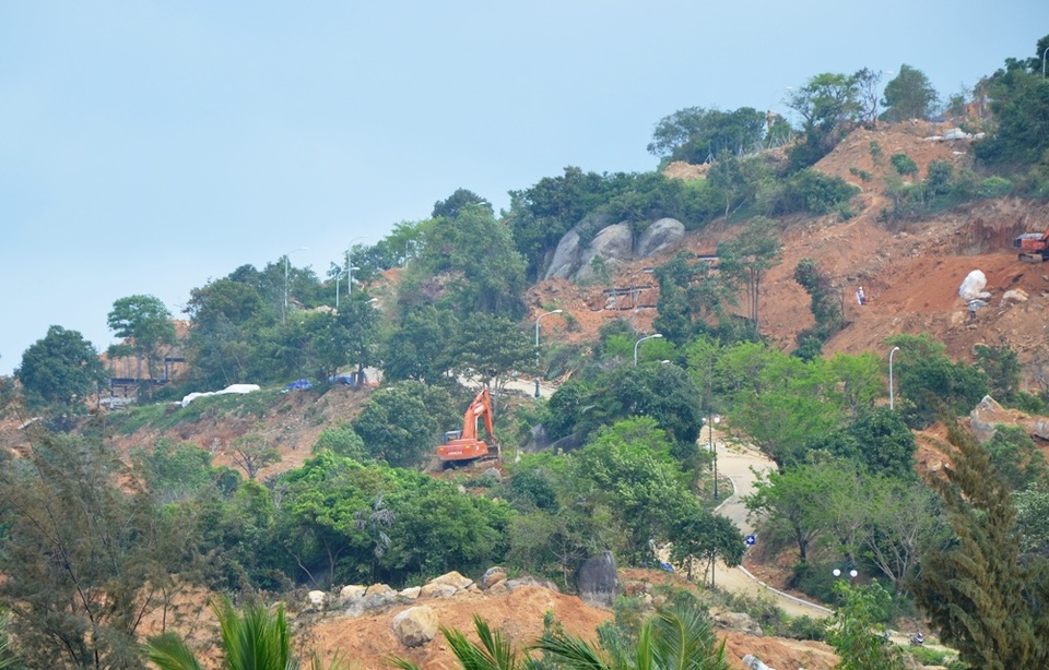 “Tâm thư” gửi Thủ tướng là ý kiến cá nhân Chủ tịch Hiệp hội du lịch Đà Nẵng - 2 Báo cáo của Sở Du lịch Đà Nẵng nêu: việc san ủi mặt bằng để thi công các biệt thự của dự án (khu du lịch sinh thái Biển Tiên Sa ở một góc bán đảo Sơn Trà) gây phản ứng trong dư luận xã hội Đà Nẵng