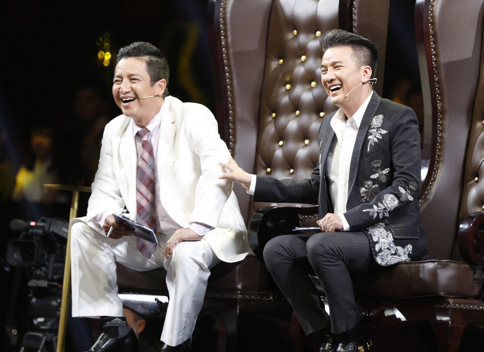 Lần đầu tiên NSƯT Chí Trung cùng ngồi ghế nóng trong vai trò giám khảo với khách mời Đàm Vĩnh Hưng.