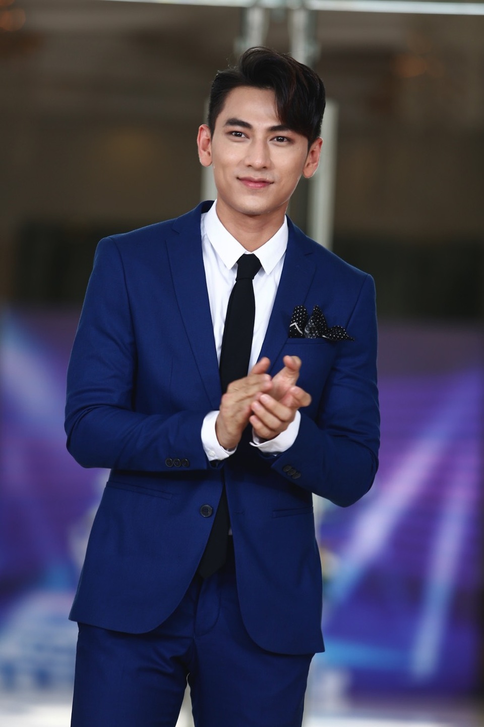 Bích Phương, Văn Mai Hương, Isaac nhí nhảnh chấm thi Vietnam Idol Kids 2017 - 3 Isaac vẫn trung thành với phong cách lịch lãm.