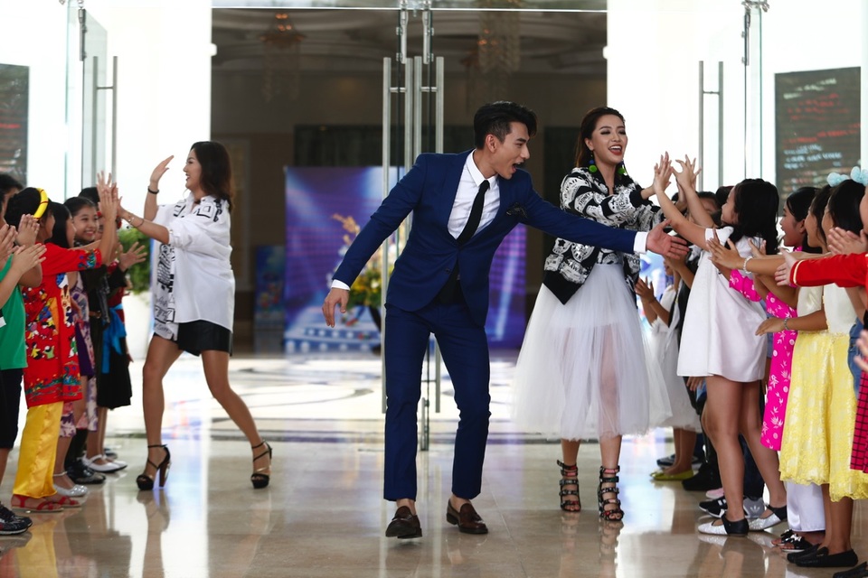 Bích Phương, Văn Mai Hương, Isaac nhí nhảnh chấm thi Vietnam Idol Kids 2017 - 4 Bích Phương cá tính.