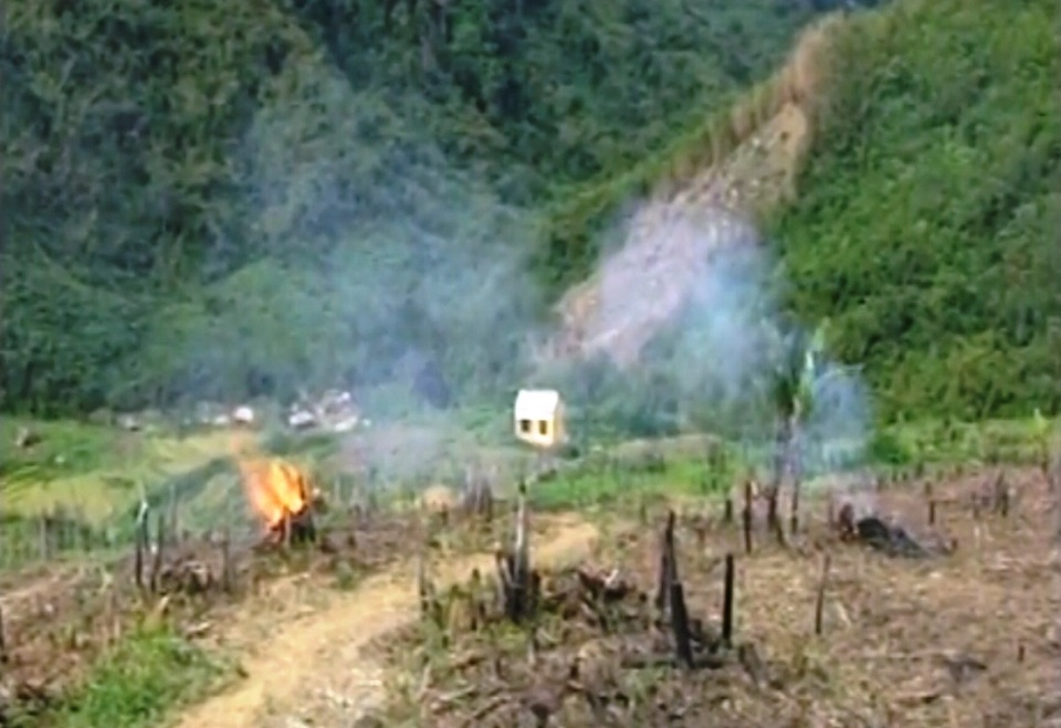 Những người “hồi sinh” bản làng vùng biên - 1 Bản Khà năm 2004 (Ảnh: Biên phòng Thanh Hóa cung cấp)