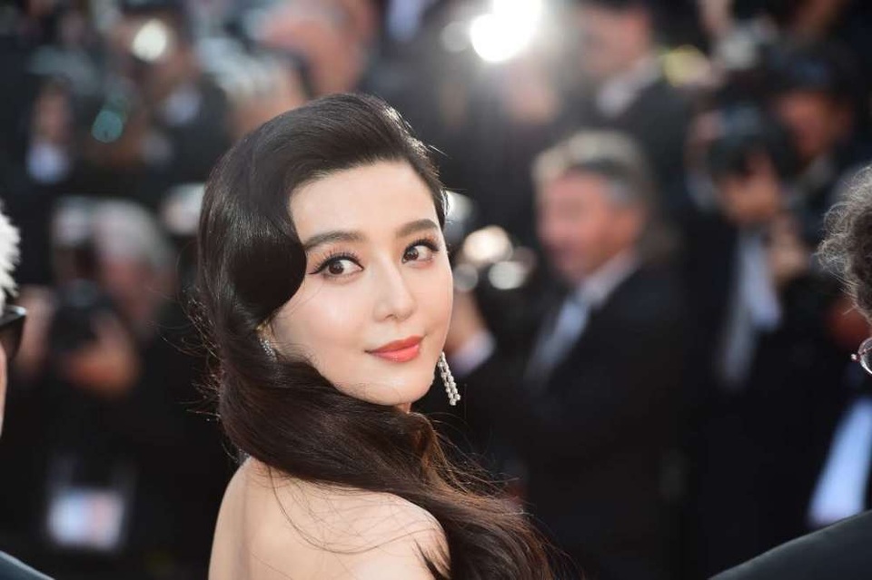Phạm Băng Băng và mỹ nhân thế giới đọ sắc trong lễ bế mạc LHP Cannes - 1
Phạm Băng Băng sải bước trong đêm cuối của LHP quốc tế Cannes lần thứ 70.