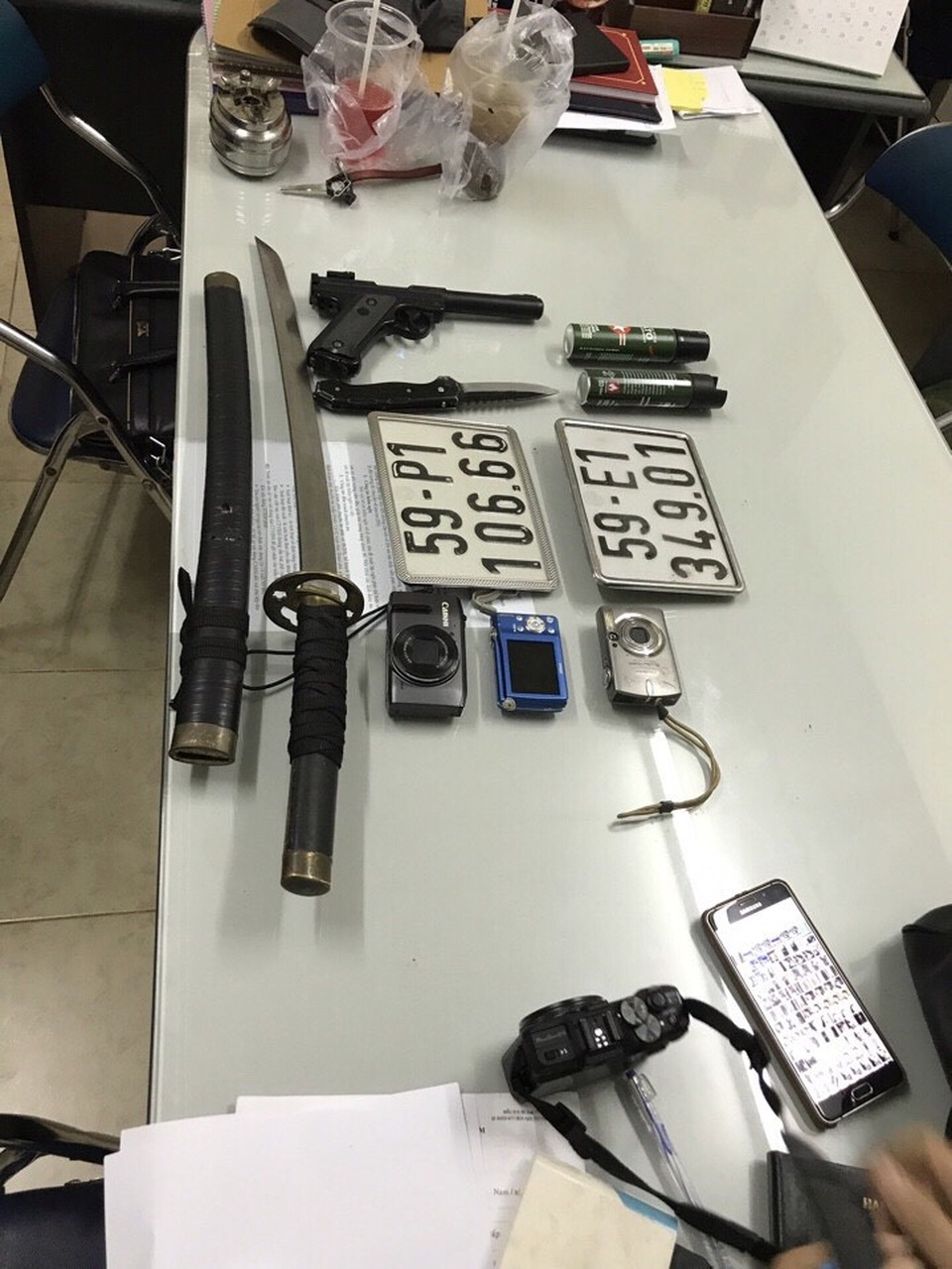 Số hung khí mà nhóm cướp thường sử dụng để chống trả nếu bị truy đuổi