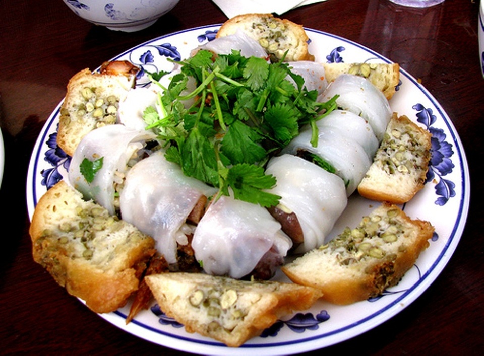 Lạ ngon món bánh cuốn khắp ba miền - 5 Hương vị của món ăn khiến không thực khách nào có thể chối từ.