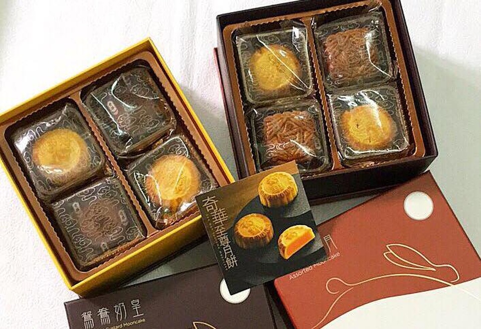 Các loại bánh trung thu Hồng Kông đang được bày bán tràn ngập thị trường