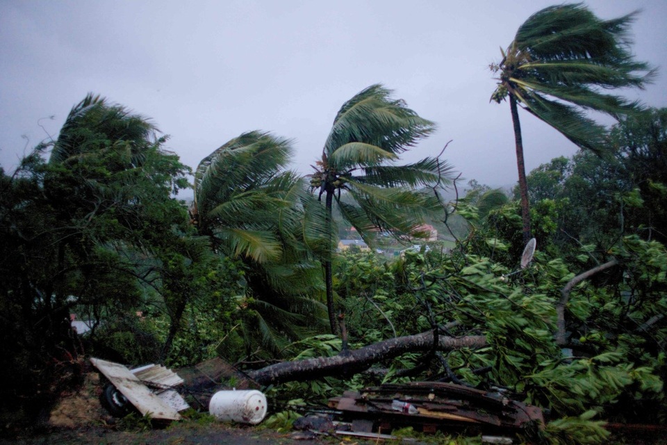 Siêu bão lịch sử tiếp tục càn quét Caribe - 2 Bão Maria đã càn quét Dominica trong ngày hôm qua và gây ra thiệt hại nặng nề. Thủ tướng Dominica cho biết cơn bão đã tàn phá quốc đảo này và ngay cả nhà của ông cũng bị bão cuốn mất mái.