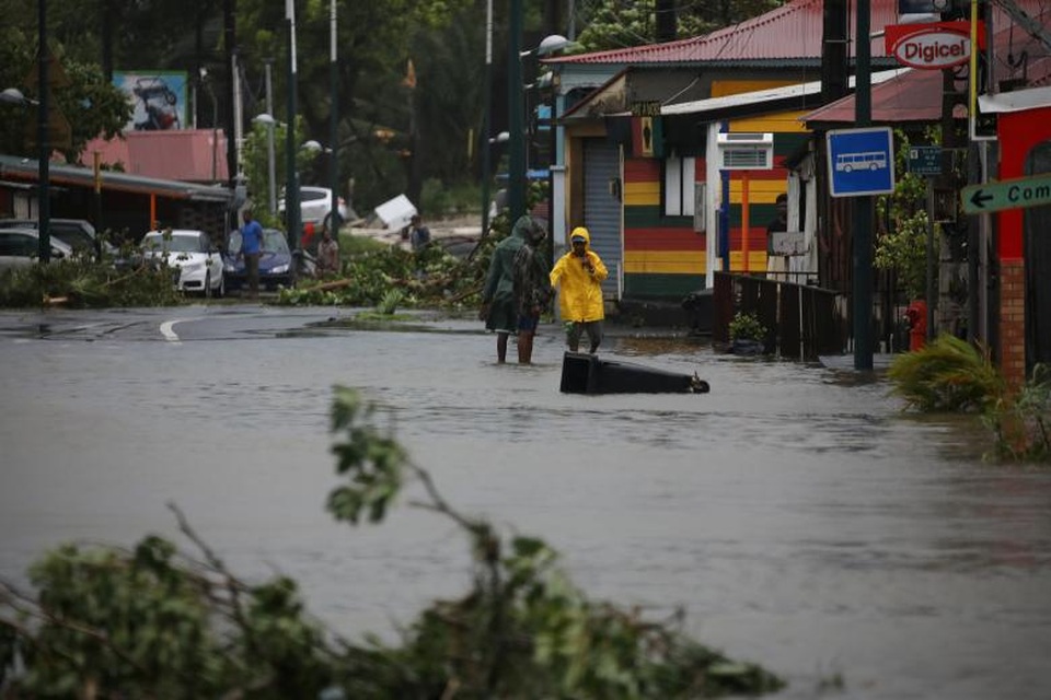 Siêu bão lịch sử tiếp tục càn quét Caribe - 6 Thống đốc Puerto Rico Ricardo Rosselló ngày 19/9 cho biết sức tàn phá của bão Maria được cho là sẽ còn khủng khiếp hơn so với siêu bão Irma. Hiện cảnh báo bão đang được đặt ở quần đảo Virgin, Dominica, Puerto Rico, Culebra và Vieques.