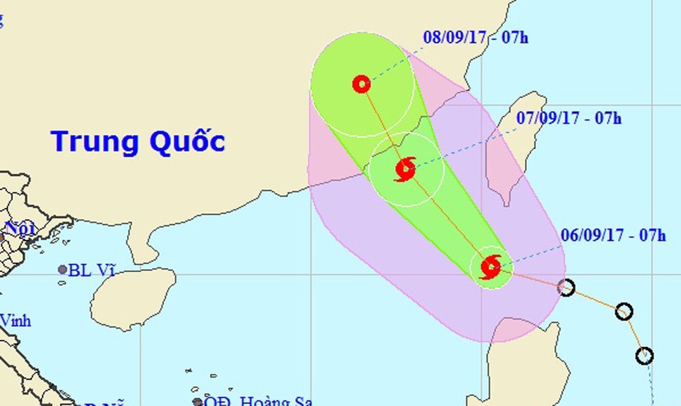 Bão mạnh cấp 8 đang rất gần Biển Đông - 1 Vị trí và hướng di chuyển của bão Guchol (Ảnh: NCHMF).