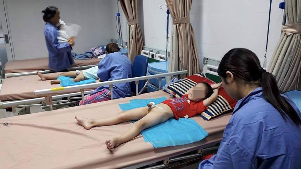 Phòng khám khiến trẻ lây nhiễm sùi mào gà hoạt động không phép - 1
Qua kiểm tra ban đầu, phòng khám tư cắt bao quy đầu khiến trẻ bị viêm bộ phận sinh dục ở huyện Khoái Châu, Hưng Yên hoạt động không phép. (Ảnh: Trần Phương)