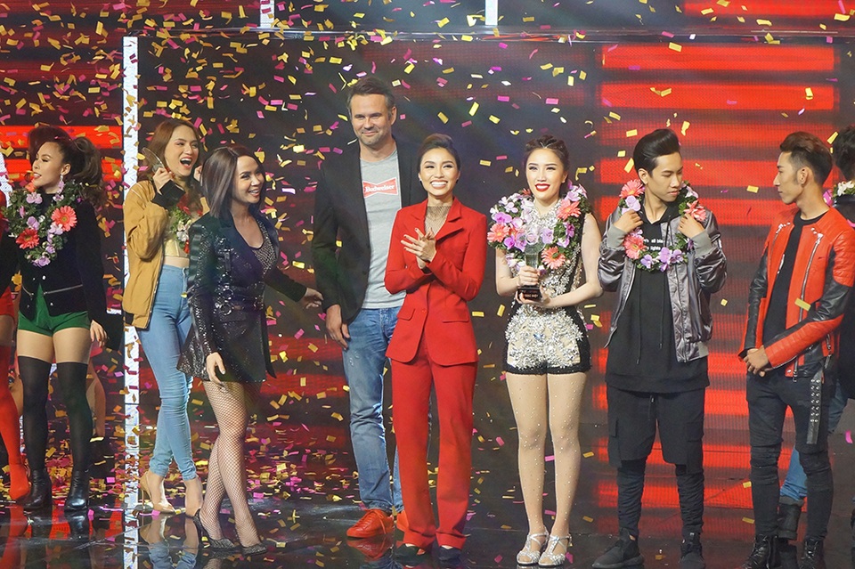 Bảo Thy trở thành quán quân The Remix, nghẹn ngào nhận điểm 10 từ Noo - 23 Quán quân mùa giải năm nay thuộc về đội Bảo Thy (tổng điểm 8).