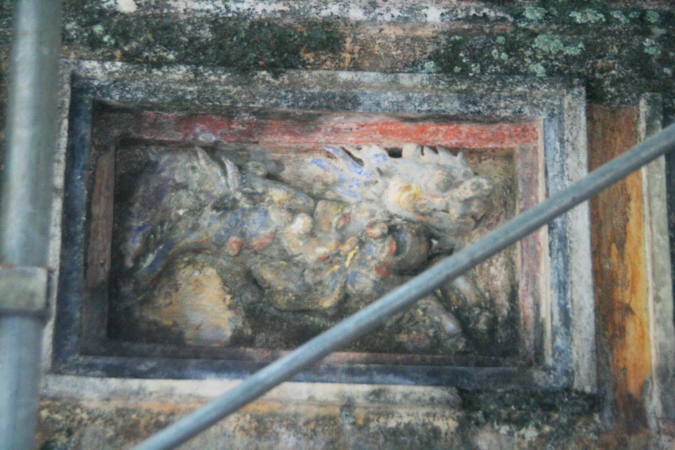 Khởi công bảo tồn cổng, bình phong, non bộ điện Phụng Tiên - 10 Rất nhiều biểu tượng trang trí cho vương triều Nguyễn