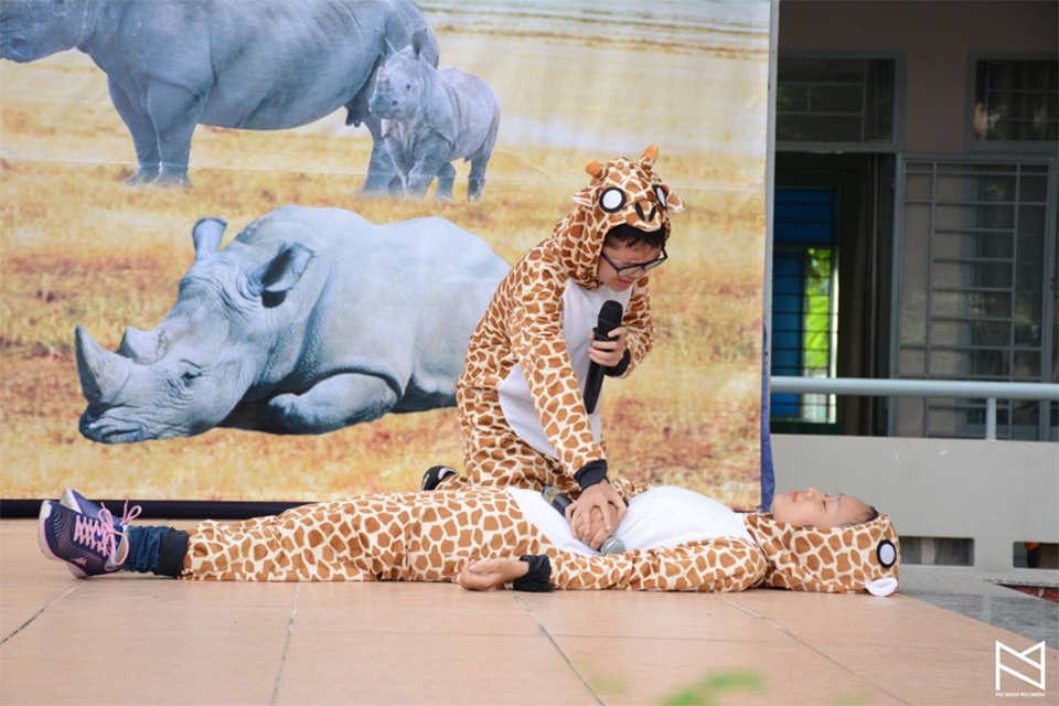 Học sinh hào hứng nhảy flashmob tuyên truyền bảo vệ tê giác - 2
Các tiểu phẩm do học sinh dàn dựng có chủ đề rõ ràng và thể hiện giá trị nhân văn.