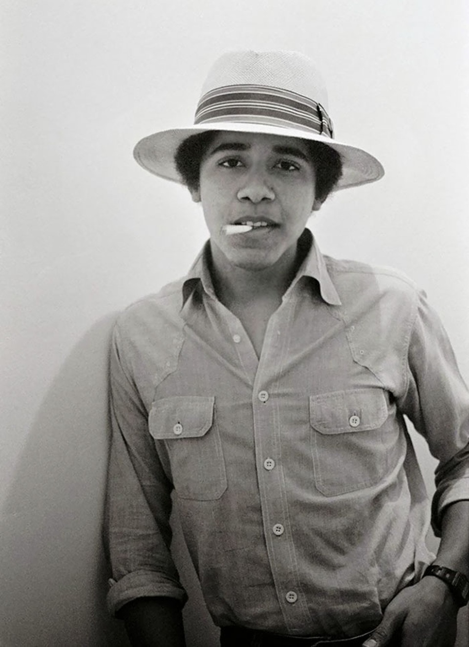 Bộ ảnh chân dung nhiều đời Tổng Thống Mỹ khi còn trẻ - 2 Barack Obama, 18 tuổi