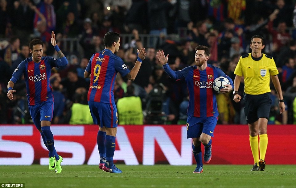 Những khoảnh khắc kỳ diệu trong chiến thắng 6-1 của Barca trước PSG - 9 
Đầu hiệp 2, Barcelona dẫn 3-0 sau quả 11m thành công của Messi