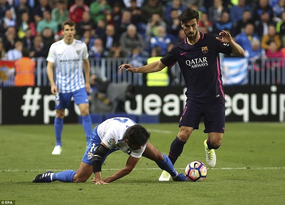 Nhìn lại thất bại ê chề của Barcelona tại La Rosaleda - 2
Andre Gomes không hoàn thành nhiệm vụ ở giữa sân
