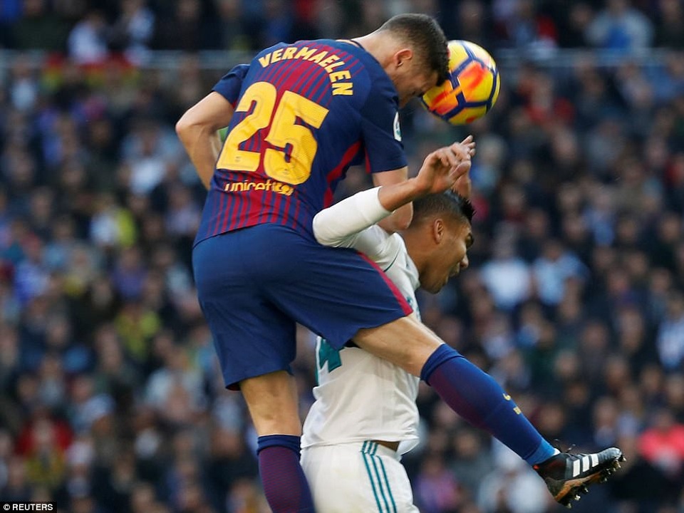 Những khoảnh khắc Barcelona hạ đo ván Real Madrid ở Bernabeu - 18
Vermaelen chơi tốt trong lần hiếm hoi được ra sân ở Siêu kinh điển