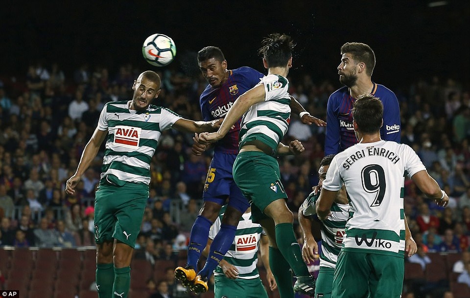 Messi ghi 4 bàn, Barcelona tiếp tục toàn thắng ở La Liga - 3
Paulinho đánh đầu ghi bàn cho Barcelona