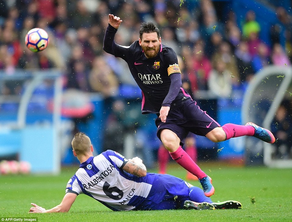 Vắng Neymar, Barcelona bất lực trước Deportivo tại Riazor - 10
Messi không thể hiện được nhiều ở trận đấu này
