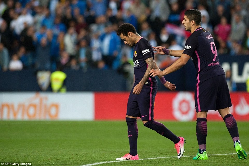 Nhìn lại thất bại ê chề của Barcelona tại La Rosaleda - 9
Neymar rời sân trong cay đắng ở phút 65...