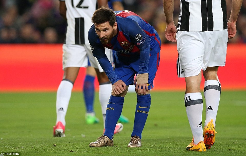 Neymar rơi lệ, Messi cúi đầu trong ngày Barca chia tay Champions League - 14
Messi đã có những cơ hội, nhưng anh không tìm được cái duyên ở Nou Camp