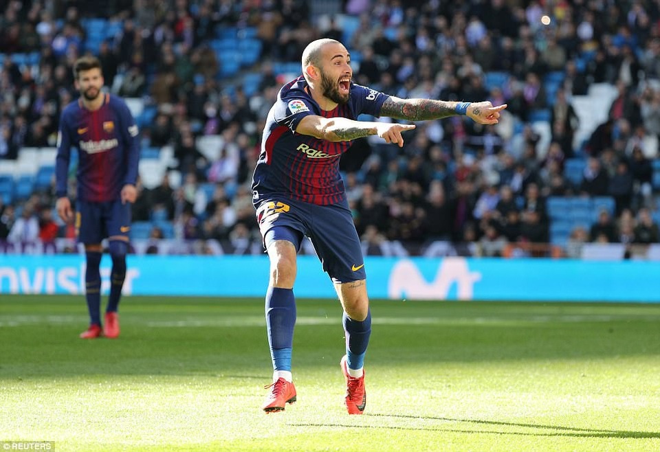 Những khoảnh khắc Barcelona hạ đo ván Real Madrid ở Bernabeu - 12
Aleix Vidal ăn mừng bàn thắng ấn định chiến thắng 3-0 ở phút 90