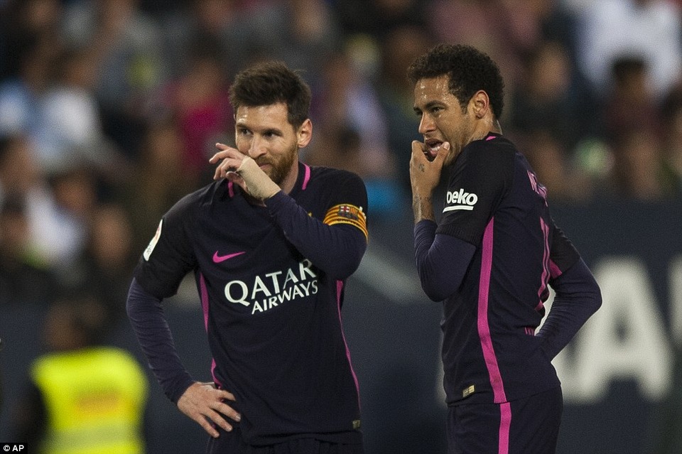 Nhìn lại thất bại ê chề của Barcelona tại La Rosaleda - 6
Messi và Neymar bất lực trước hàng thủ có tổ chức của Malaga
