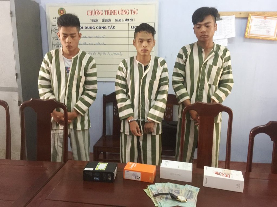 Bắt liên tiếp 4 tên trộm chuyên nghiệp tại Thừa Thiên Huế - 1 3 tên trộm tại huyện Phú Lộc bị bắt giữ