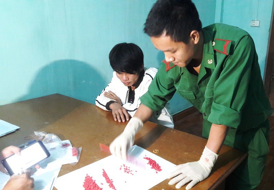 Bị phát hiện mang ma túy, đối tượng chống cự quyết liệt hòng tẩu thoát - 1 Đối tượng và tang vật bị bắt giữ