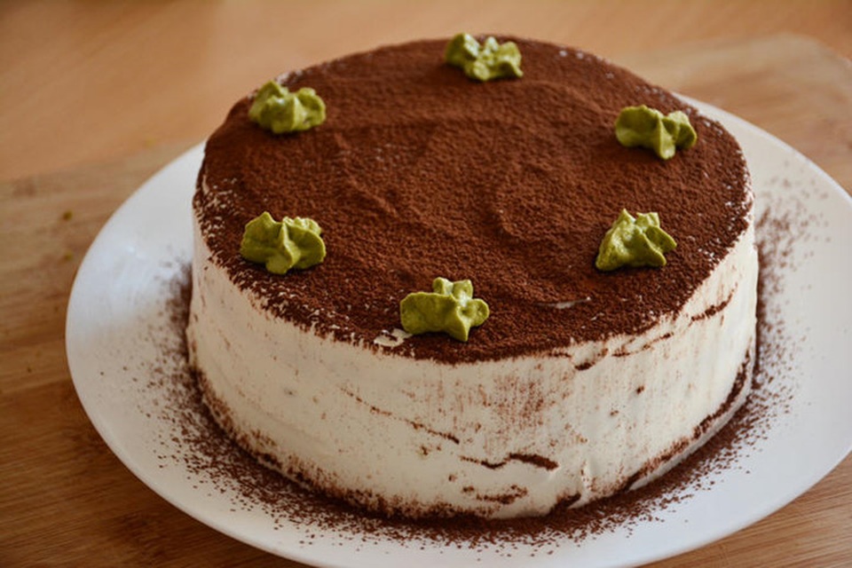 Làm bánh: Bạn sẽ khiến mẹ rất bất ngờ vào ngày 8/3 với một chiếc bánh kem tự tay làm. Có thể chiếc bánh ấy không đẹp cũng không ngon như mua ngoài hàng nhưng mẹ chắc chắn rất hạnh phúc và xúc động với sự quan tâm chân thành của bạn.