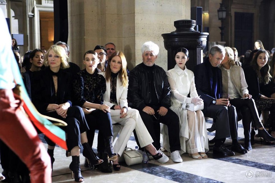 Phạm Băng Băng sang chảnh với gam màu trắng tại Paris - 7