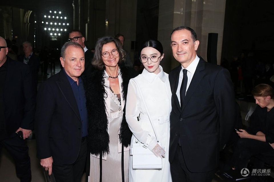 
Sự kiện này còn có sự góp mặt của các ngôi sao quốc tế như Kate Blanchett, Lonnie Mara, Julian Moore, chủ tịch ban giám khảo LHP Cannes năm 2017 - Padro Almodovar.
