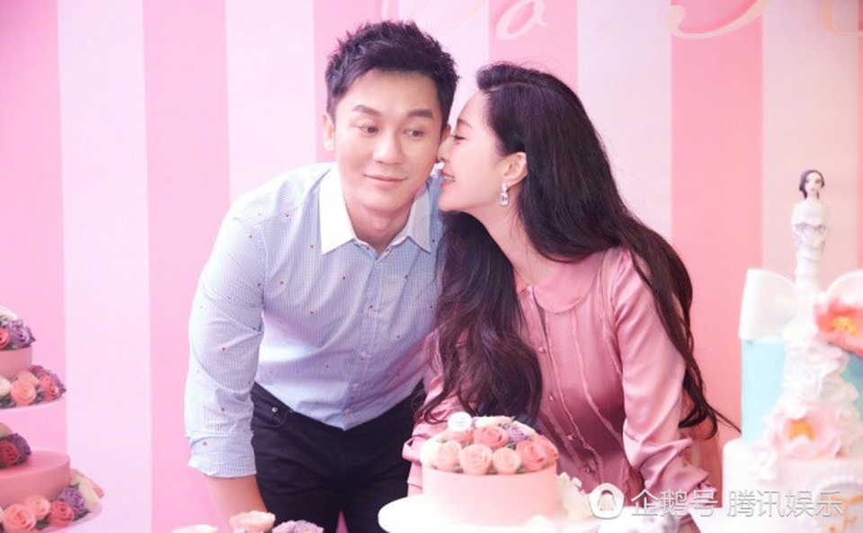 Phạm Băng Băng nghẹn ngào khi Lý Thần cầu hôn - 3
Lý Thần và Phạm Băng Băng hạnh phúc trong tối 16/9.