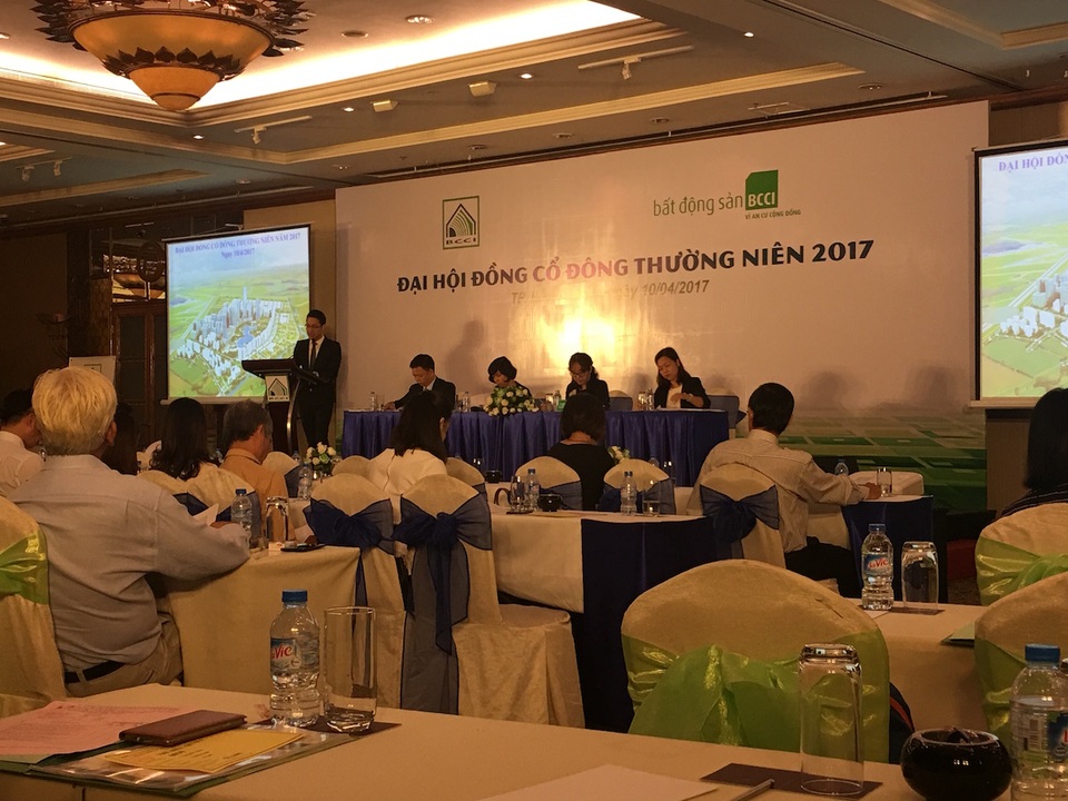 Đại hội Cổ đông BCI: "Nóng" chuyện... "công ty mẹ - con" - 1 Do tình hình kinh doanh và lợi nhuận không đạt kết quả mong muốn, BCI quyết định không chia cổ tức cho cổ đông năm 2016