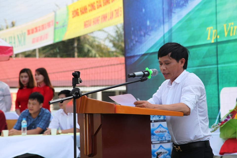 Ông Nguyễn Đàm Văn - Chủ tịch Hội bóng đá phong trào Nghệ An, cho biết: Giải đấu lần này tiếp tục khẳng định sự lớn mạnh của phong trào thể dục thể thao trên địa bàn tỉnh Nghệ An....
