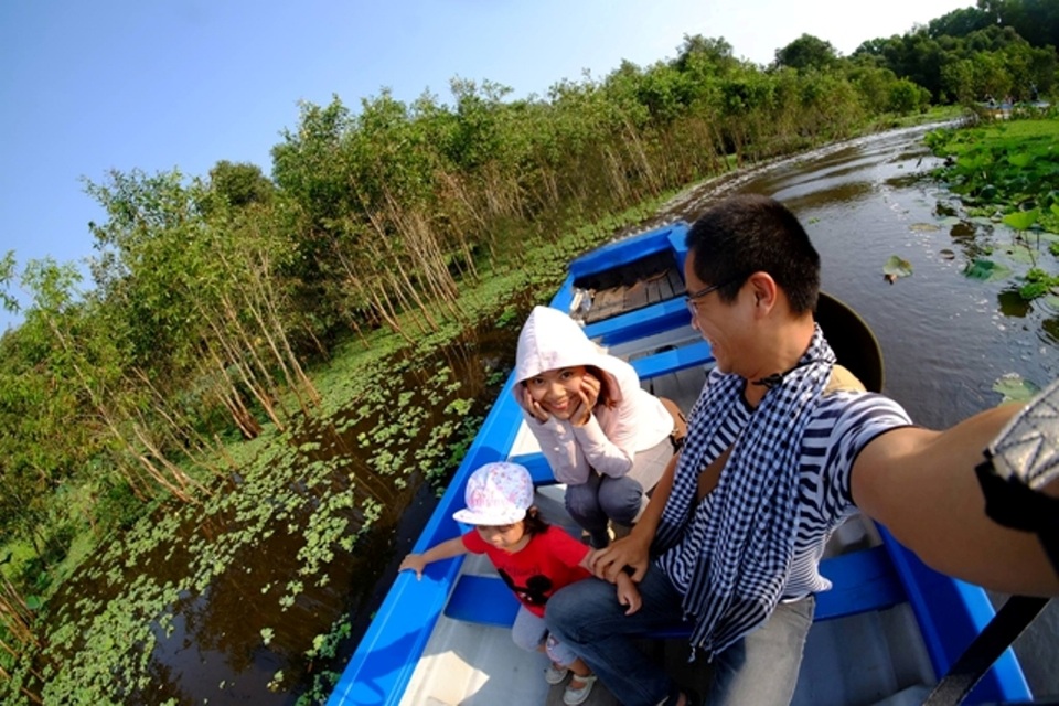 Cô bé 2 tuổi trong chuyến hành trình xuyên Việt 60 ngày cùng bố mẹ - 11 Cô bé 2 tuổi trong chuyến hành trình xuyên Việt 60 ngày cùng bố mẹ - 11