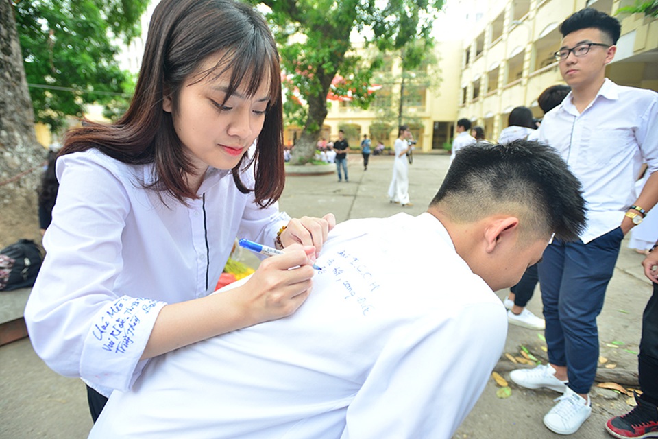 Học sinh Việt Đức đồng thanh nói cảm ơn cha mẹ và thầy cô - 9 Nhắn gửi những lời tâm tình cho nhau.