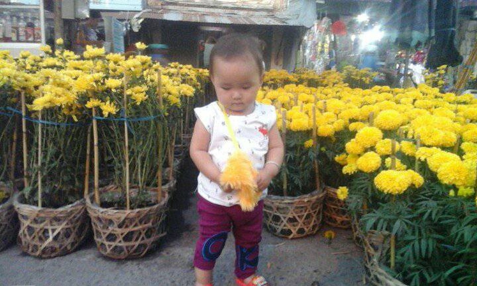 Cha mẹ nghèo cầu xin cứu đôi mắt của con gái nhỏ - 2 Dù gia đình nhỏ vẫn còn nghèo khó nhưng có Kim Yến nên hạnh phúc vô cùng