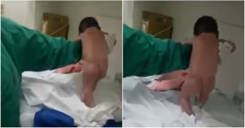 Bé sơ sinh biết bước đi chỉ vài phút sau khi rời bụng mẹ - 1 Bé sơ sinh biết bước đi chỉ vài phút sau khi rời bụng mẹ - 1