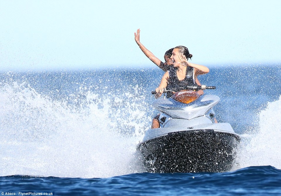 Ba vòng nảy lửa của siêu mẫu 19 tuổi - 8
Hai chị em Hadid là đại diện tiêu biểu cho thế hệ người mẫu mới