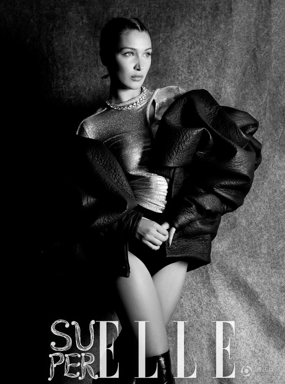 Siêu mẫu Bella Hadid khoe đường cong tuyệt mỹ - 4 Siêu mẫu Bella Hadid khoe đường cong tuyệt mỹ - 4