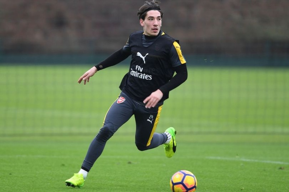 
Bellerrin trên sân tập của Arsenal chuẩn bị cho trận derby với Crystal Palace
