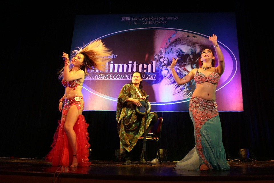 
Hai vũ công Trần Thị Kim Phượng và Lee Sujin (Hàn Quốc) thi đấu tài năng với phần nhịp phách được nghệ sĩ trống chơi trực tiếp trên sân khấu. Minh Phượng đã chiến thắng đầy thuyết phục trước nữ nghệ sĩ Hàn Quốc.
