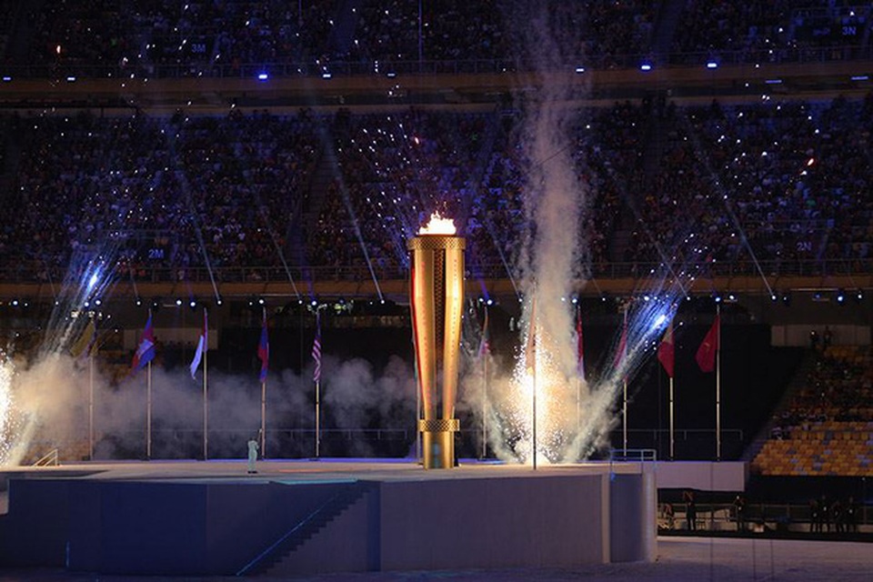 Lễ bế mạc SEA Games 29: Bữa tiệc của âm nhạc - 13
Đài lửa SEA Games rực cháy ở Bukit Jalil
