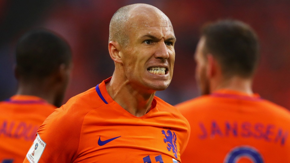 Bale, Sanchez và các ngôi sao phải "ngồi nhà" xem World Cup 2018 - 4
ARJEN ROBBEN